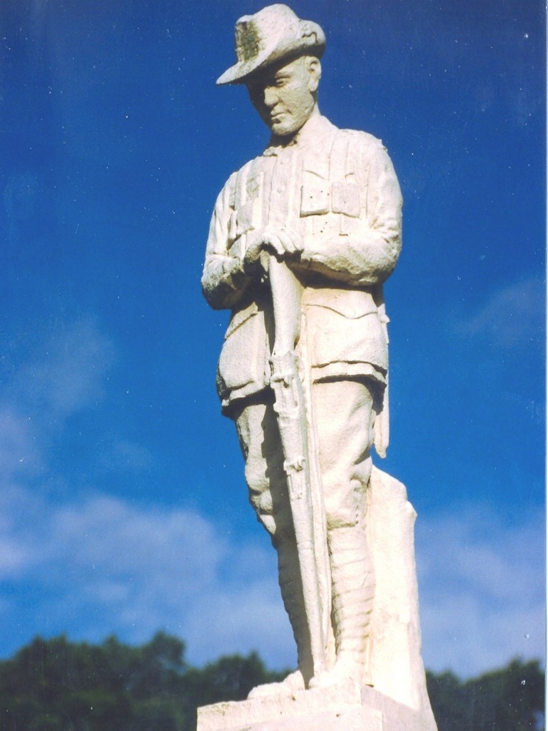 Gordonvale War Memorial (Digger) - Image 2