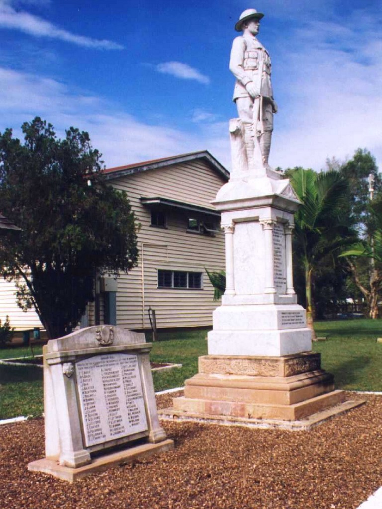 Granville War Memorial (Digger)