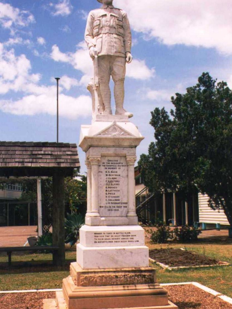Granville War Memorial (Digger)
