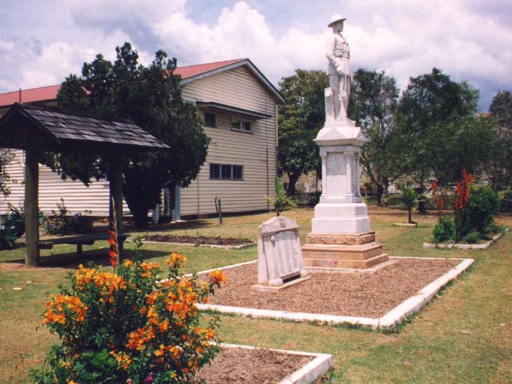 Granville War Memorial (Digger)