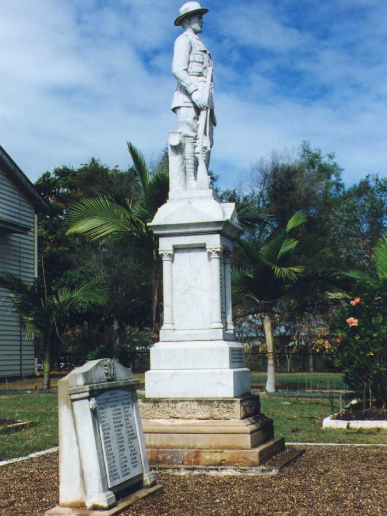 Granville War Memorial (Digger)