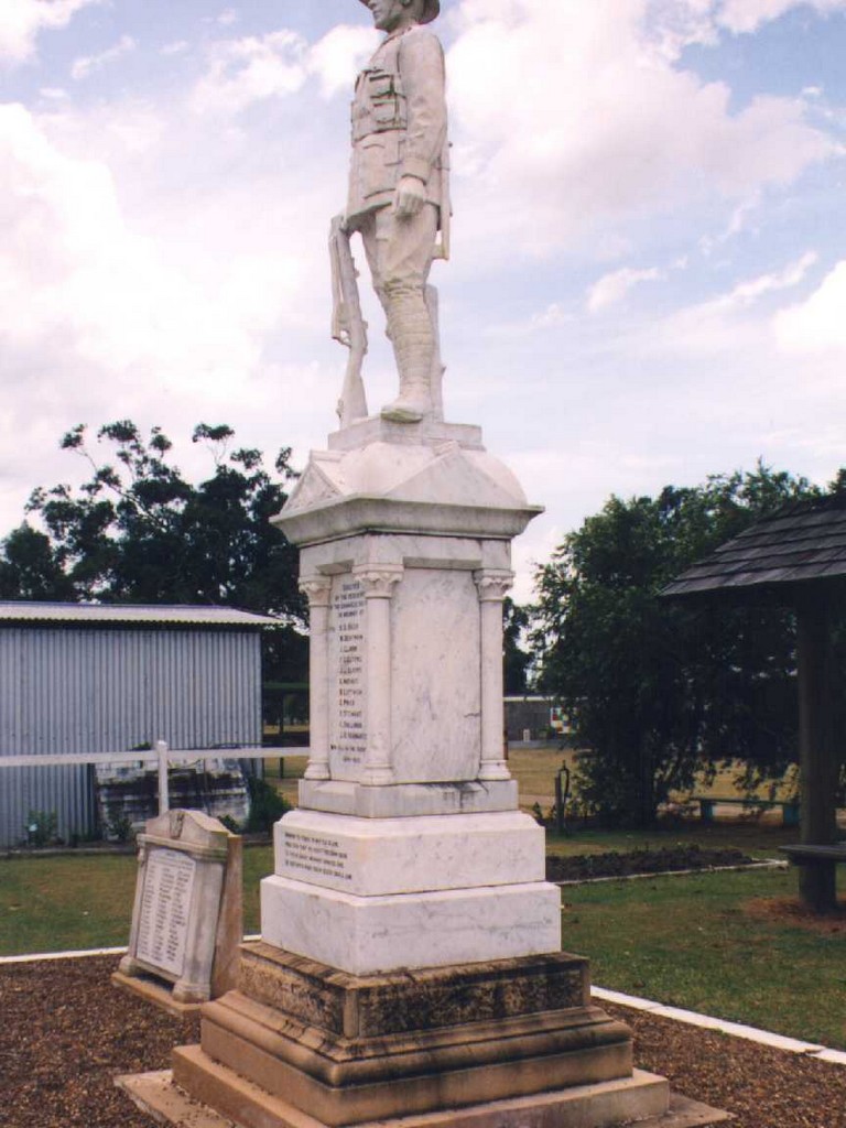 Granville War Memorial (Digger)