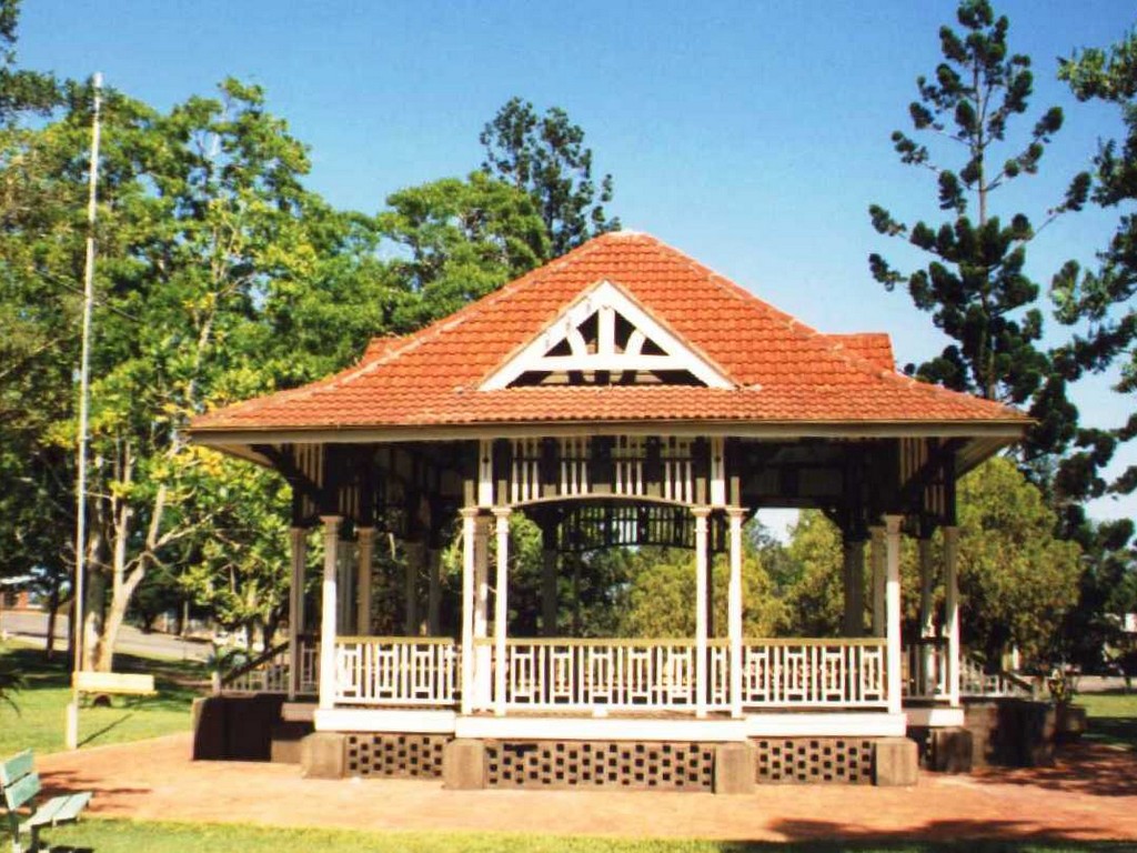 Gympie Memorial Rotunda - 1999 - rear view