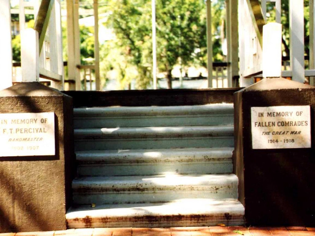 Gympie Memorial Rotunda - 1999 - memorial stairs