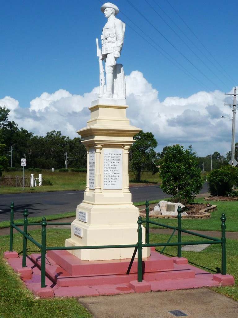 Howard and Burrum War Memorial (Digger)