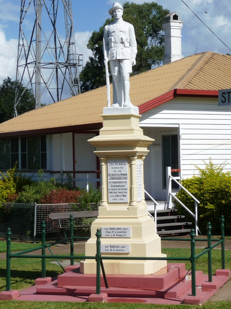 Howard and Burrum War Memorial (Digger)