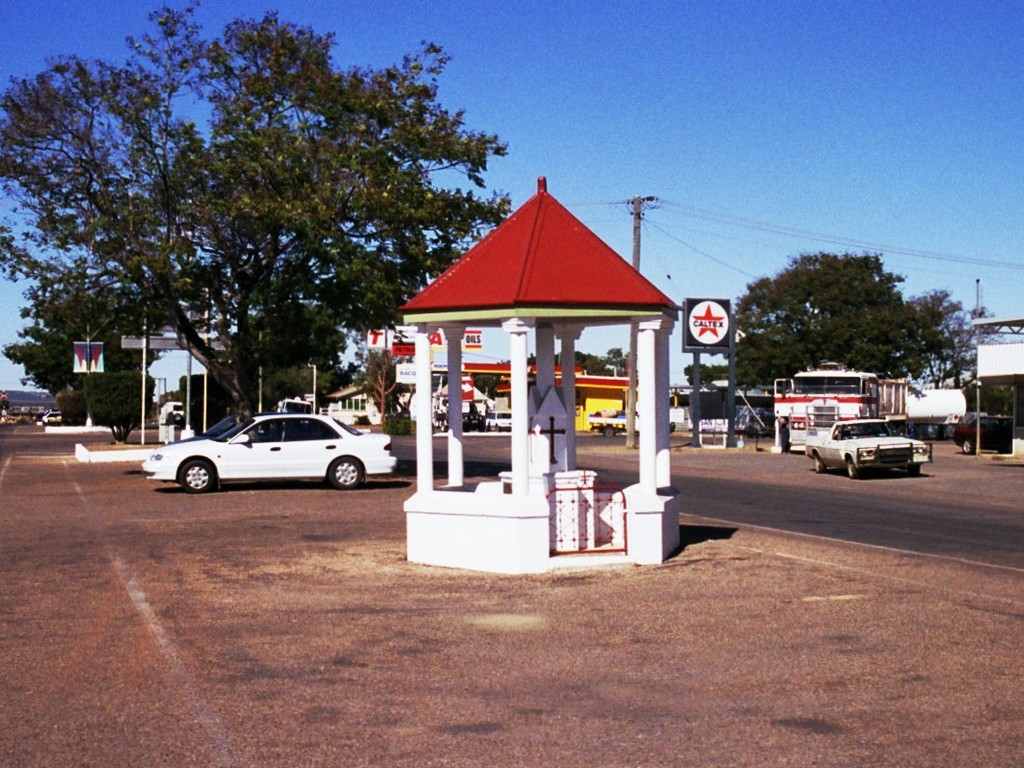 Hughenden District Soldiers Memorial Rotunda - 2004
