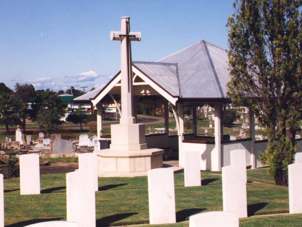 Ipswich Cemetery Cross of Sacrifice