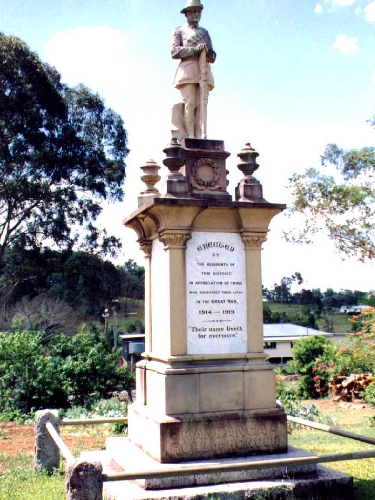 Kandanga War Memorial (Digger)