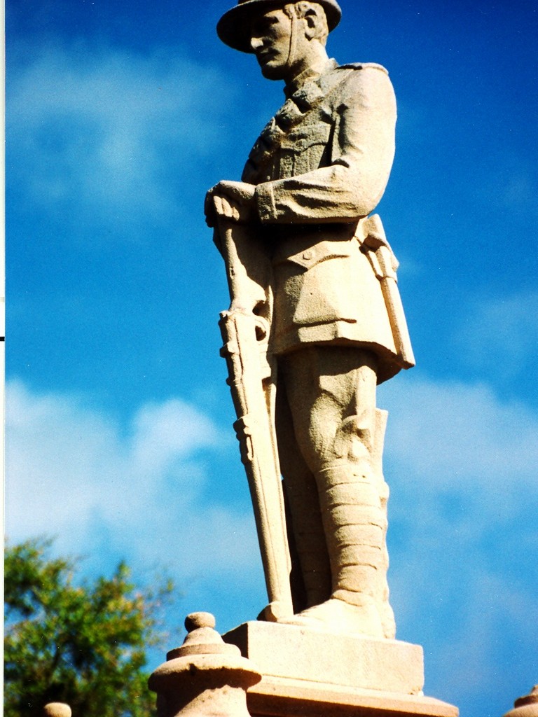Kandanga War Memorial (Digger) - Close up