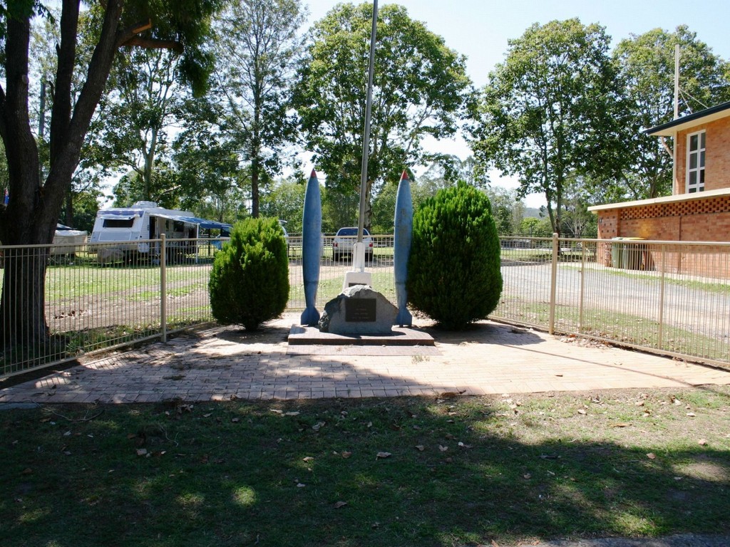 Kenilworth War Memorial - full site