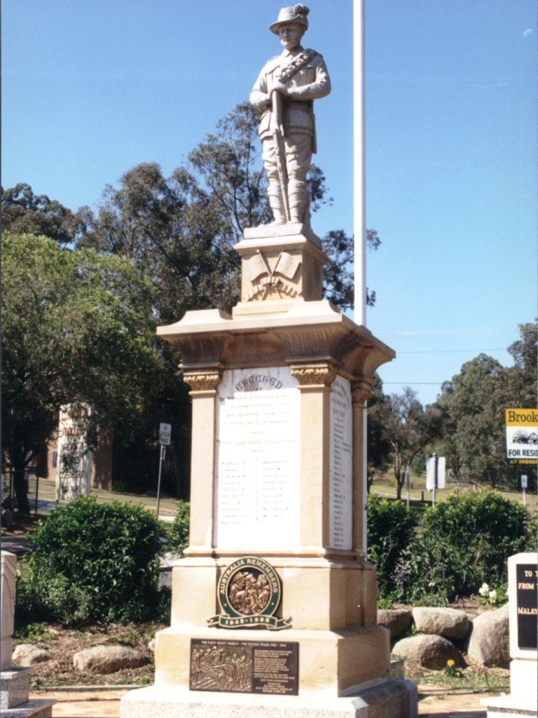 Kenmore War Memorial (Digger)