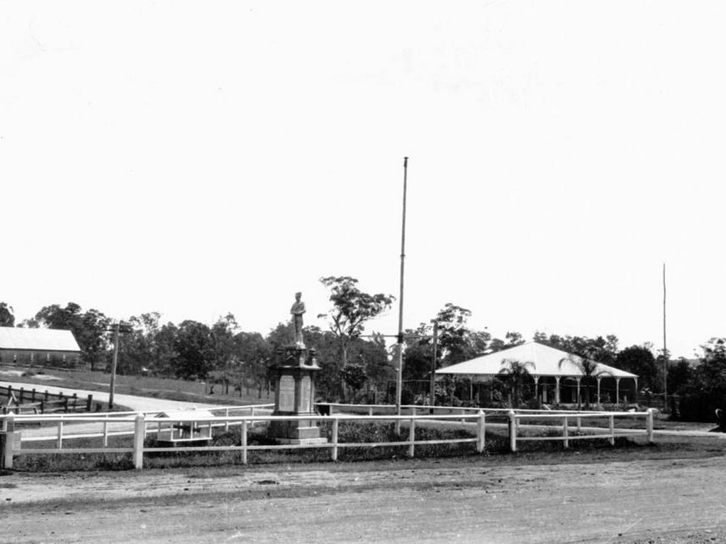 Kenmore War Memorial (Digger) c.1925 - Intersection of Moggill Road and Brookfield Road, Kenmore, Brisbane