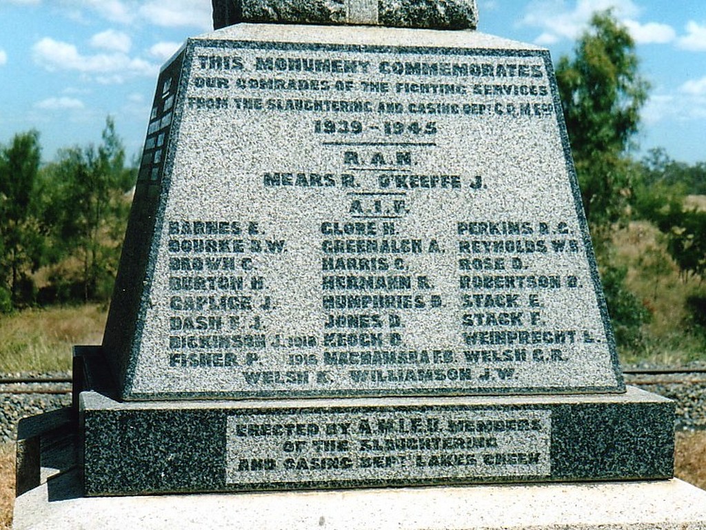 Lakes creek War Memorial - front plaque