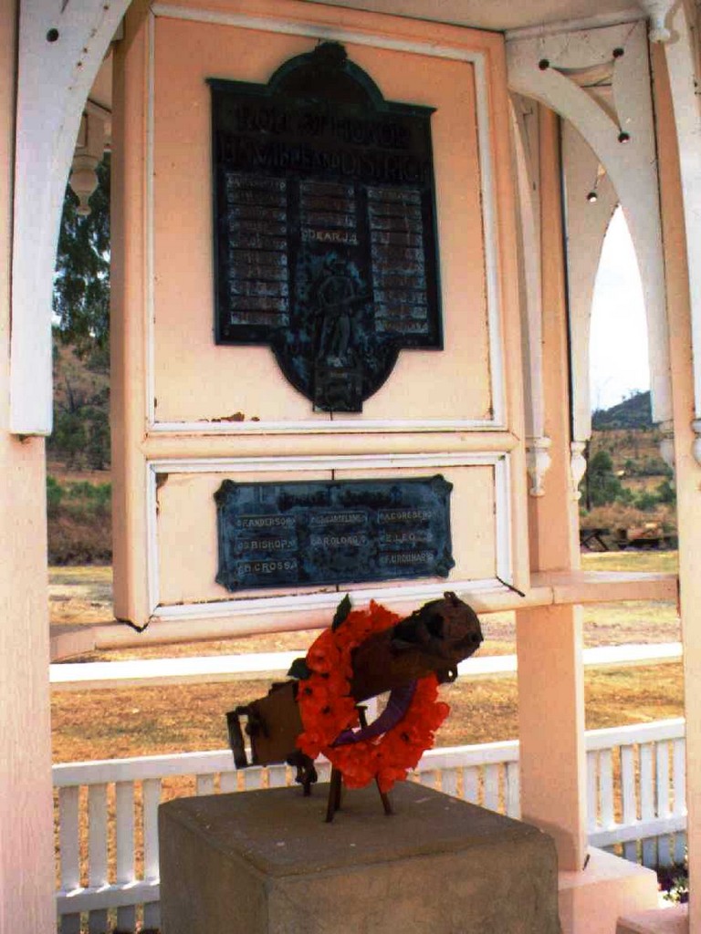 Linville War Memorial - Plaques and gun