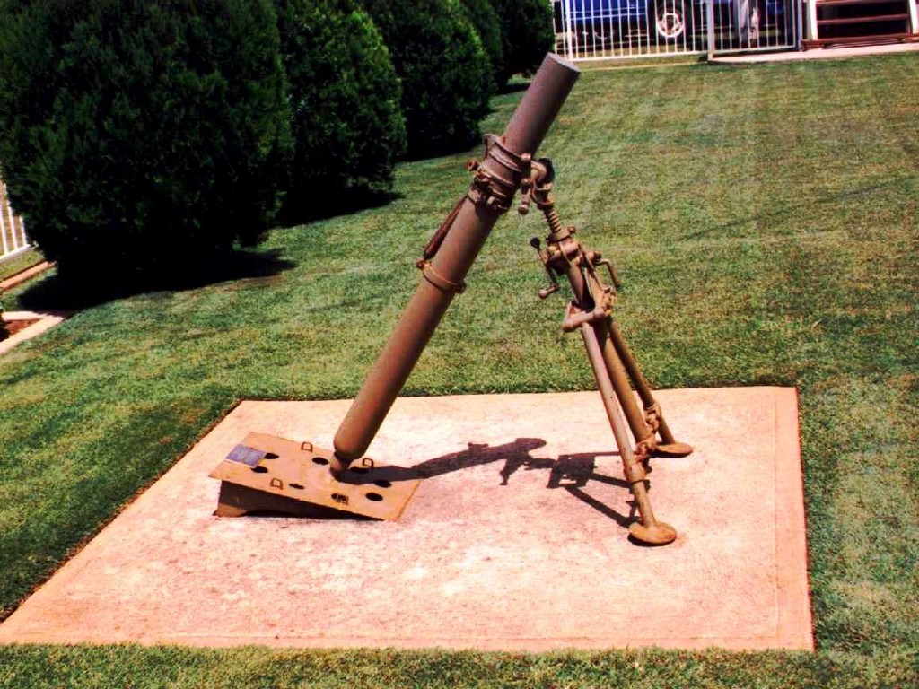 Lowood War Memorial - Gun
