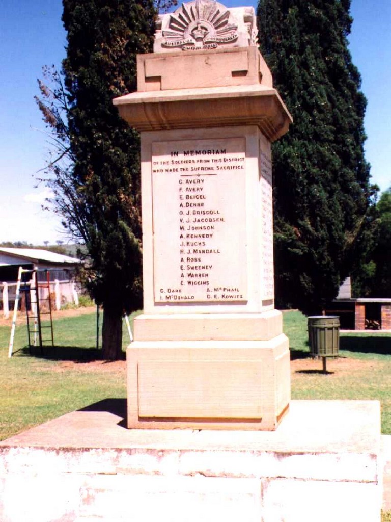 Maclagan and Quinalow District War Memorial
