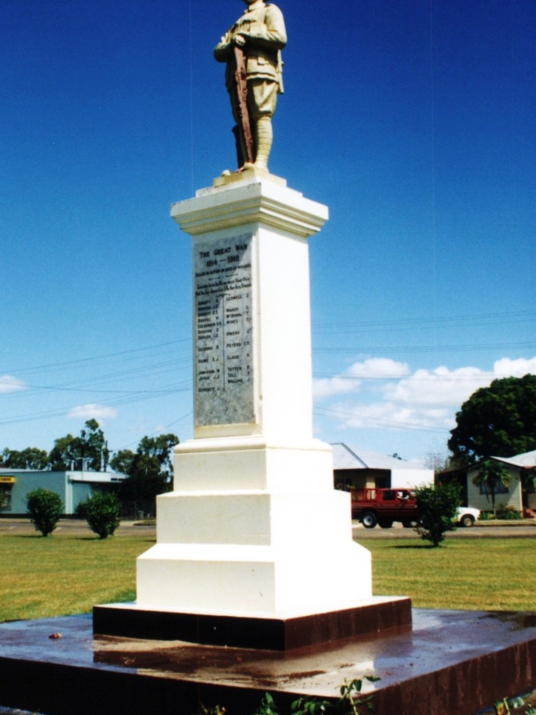 Mareeba War Memorial (Digger)