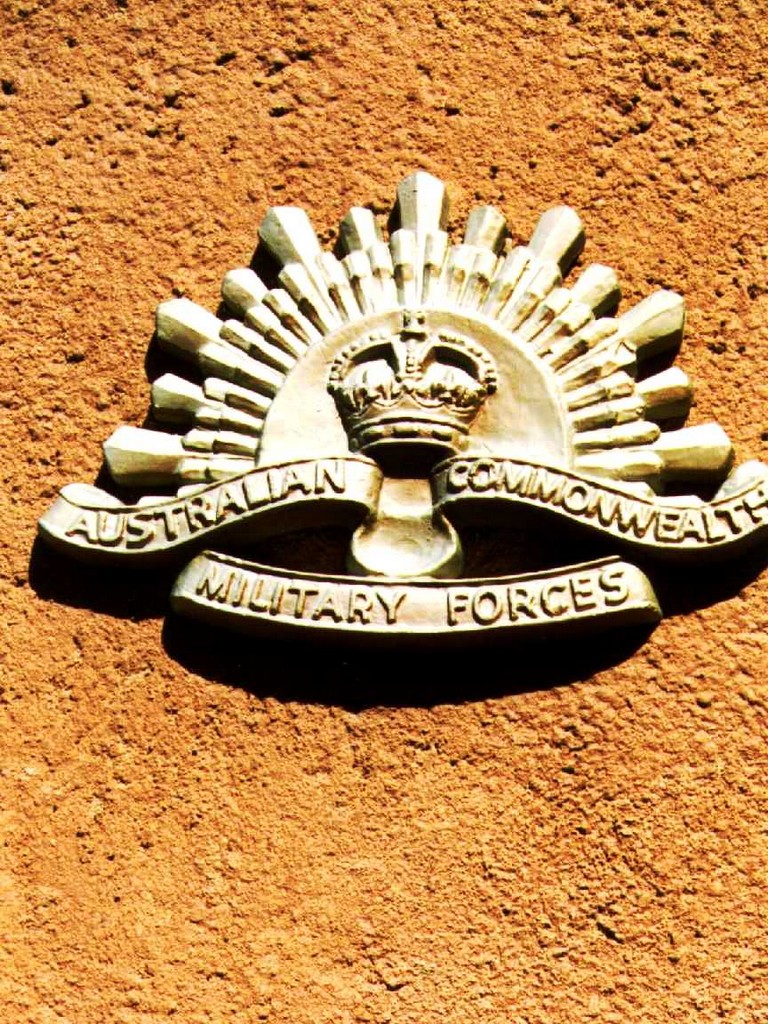 Maroochydore War Memorial - Badge