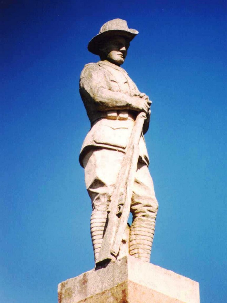 Maroon War Memorial (Digger) - statue detail