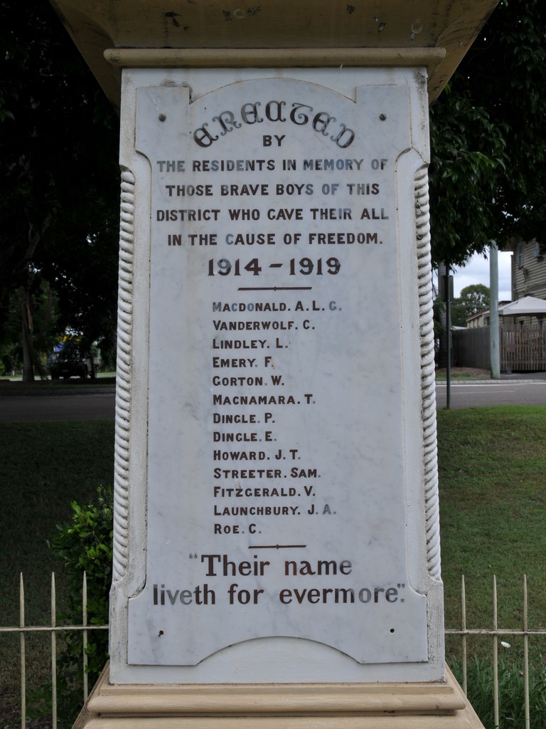 Front memorial plaque for 1914-1919 conflict.