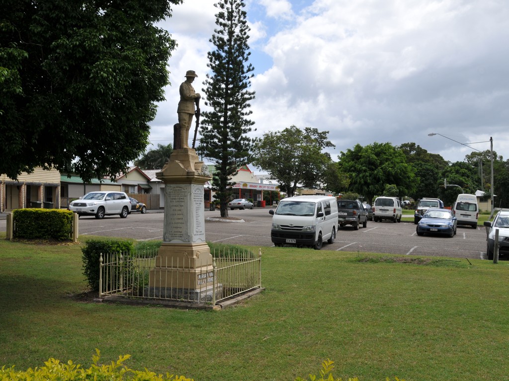 Overall view of monument and nearby streets.