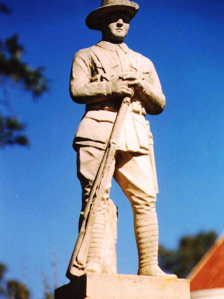 Mount Alford War Memorial (Digger) - statue detail