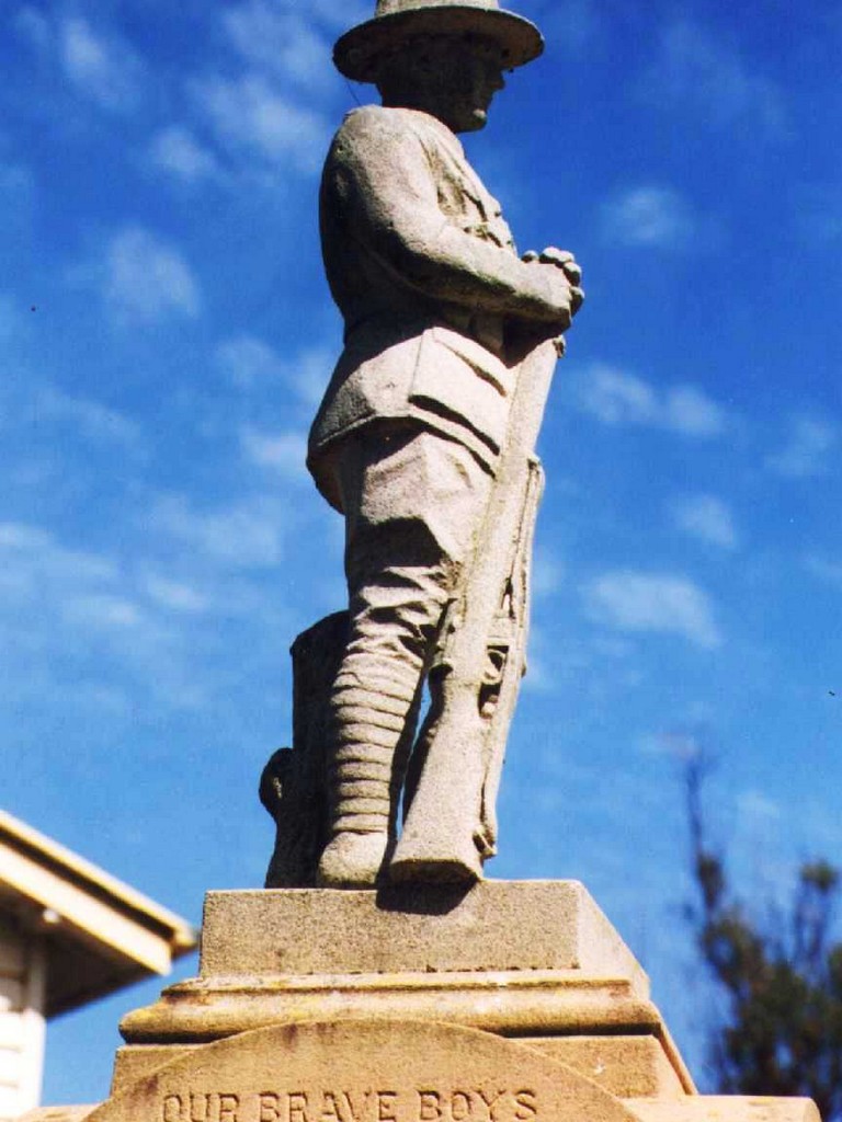 Mount Alford War Memorial (Digger) - statue detail
