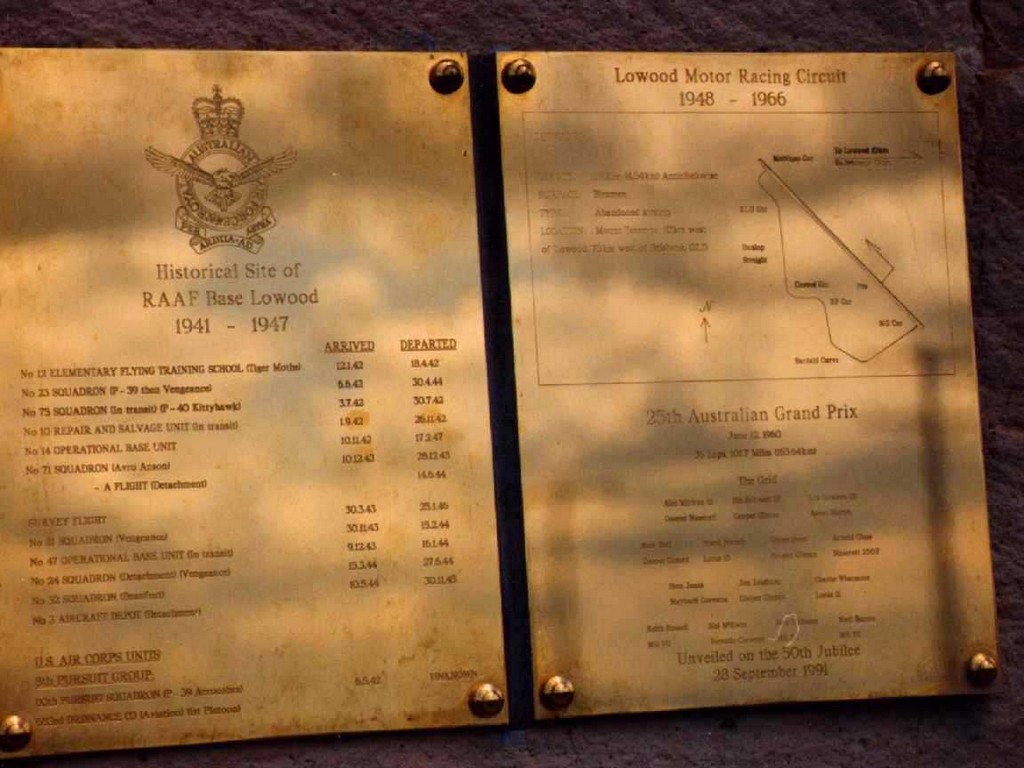 Loowood Aerodrome Memorial - Plaques