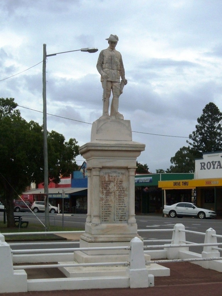 Murgon War Memorial (Digger)