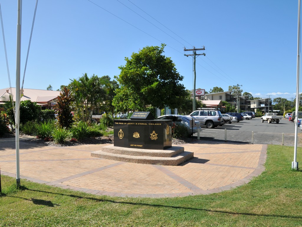 Agnes Water / Seventeen Seventy Cenotaph from the front.