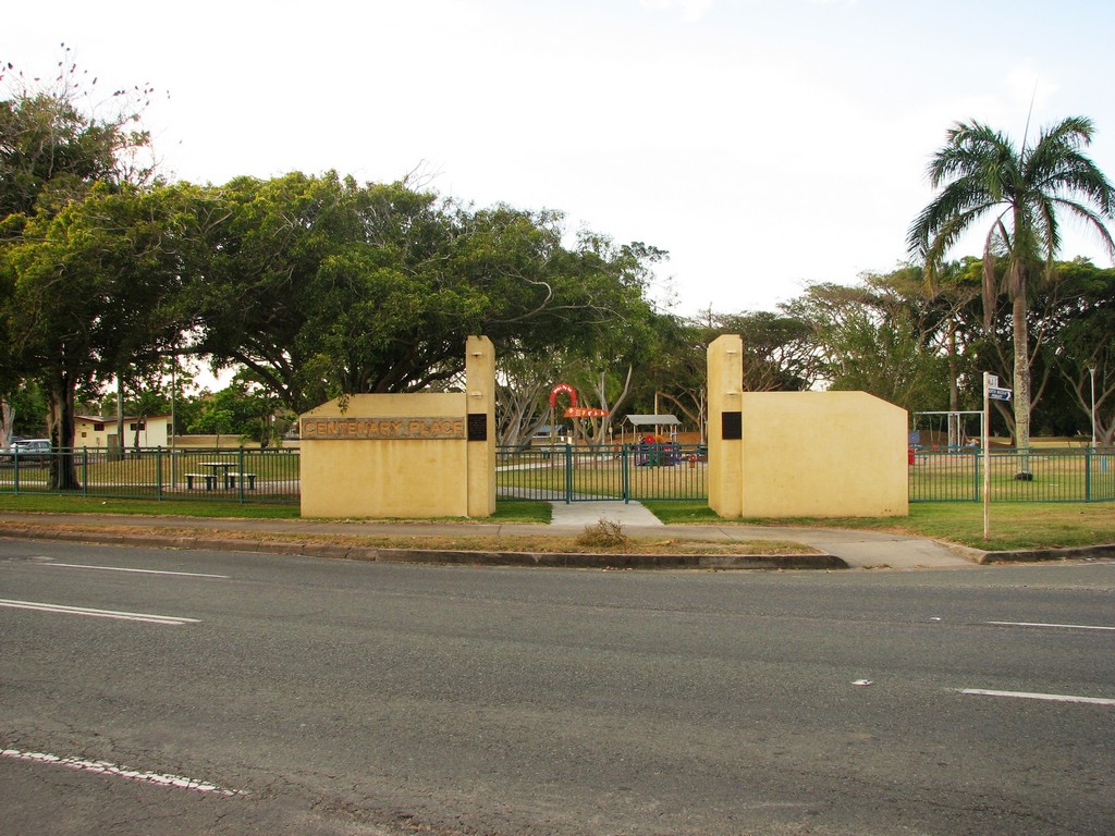 Mackay North Memorial Gates - overview