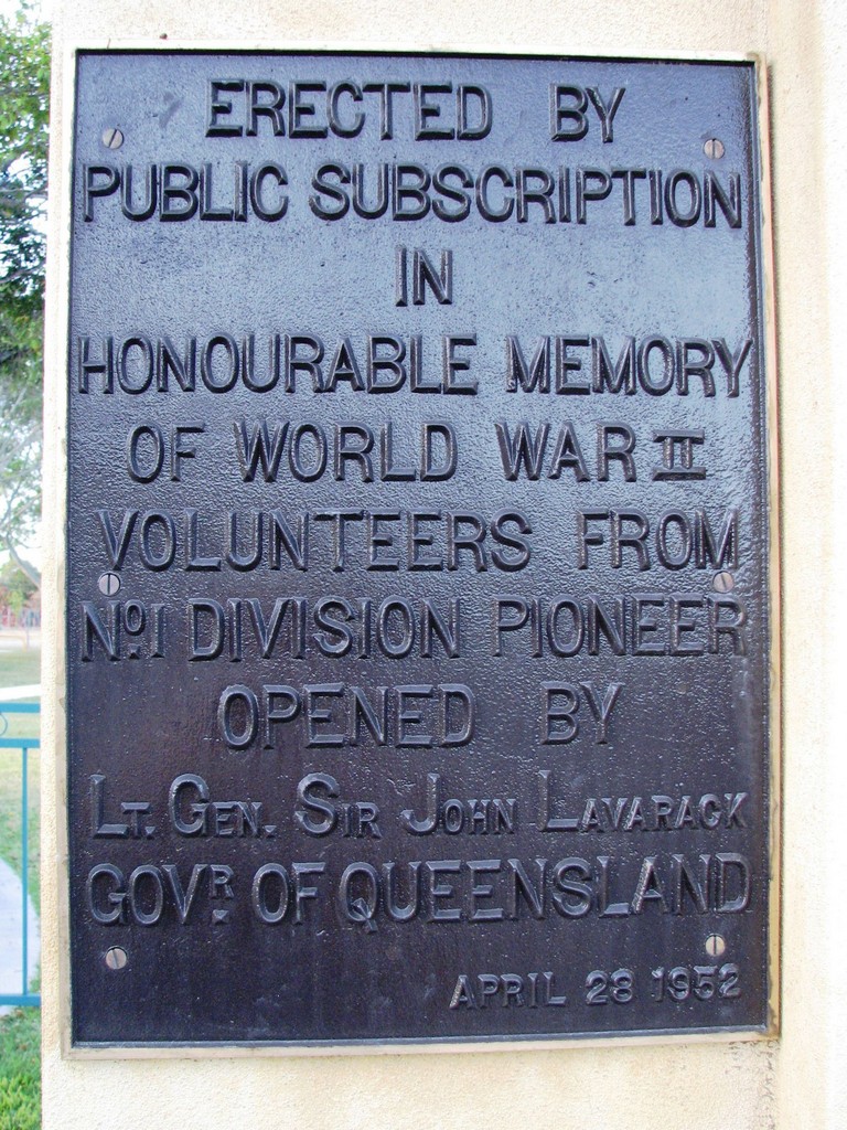 Mackay North Memorial Gates - right plaque