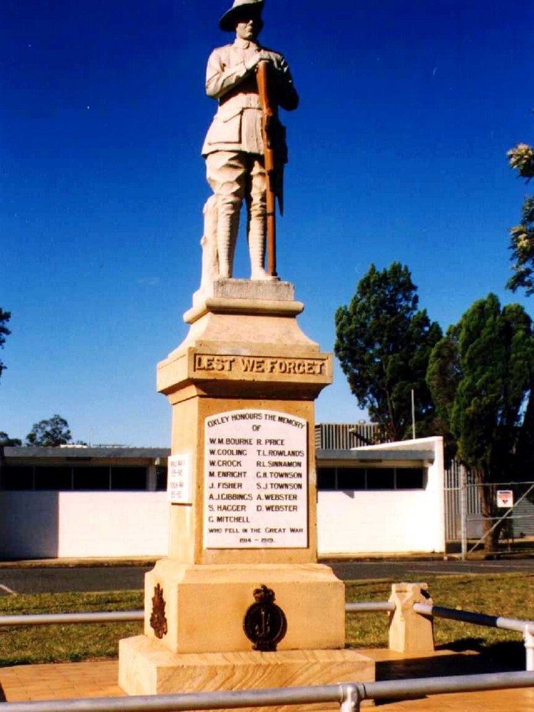 Oxley war Memorial (Digger)