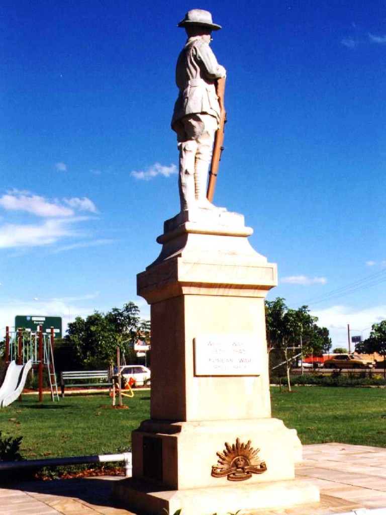 Oxley war Memorial (Digger)