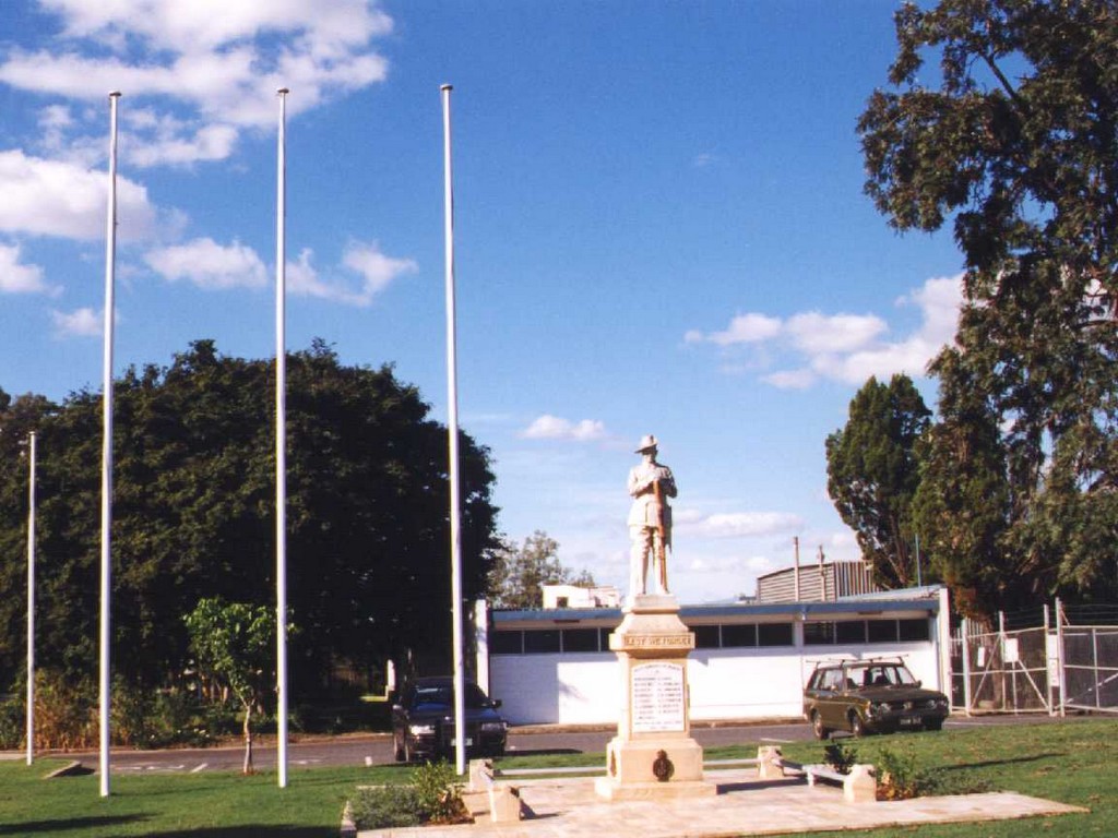 Oxley war Memorial (Digger)