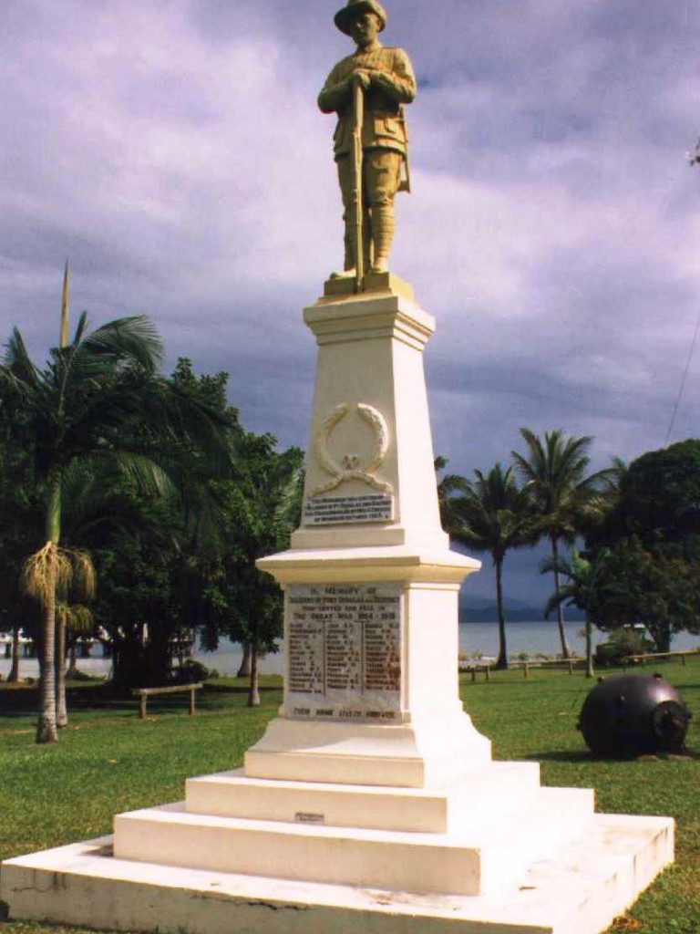 Port Douglas War Memorial (Digger)
