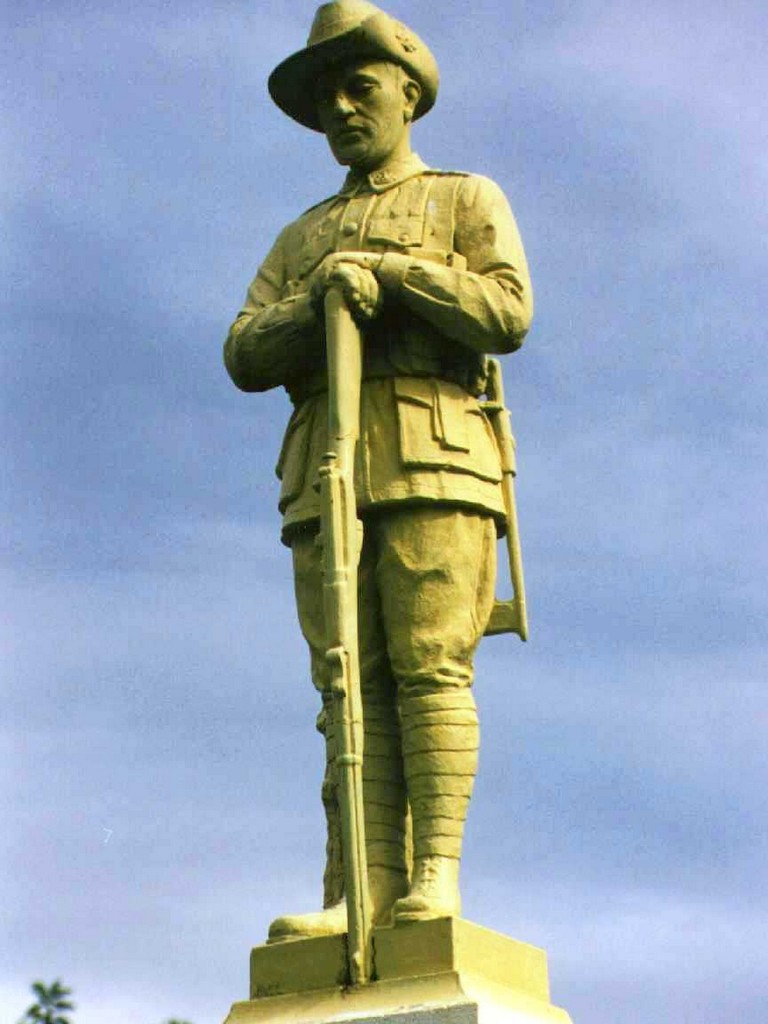Port Douglas War Memorial (Digger)