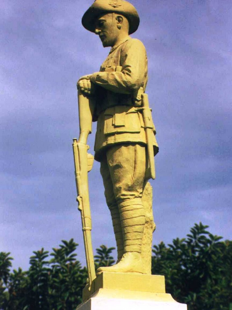 Port Douglas War Memorial (Digger)