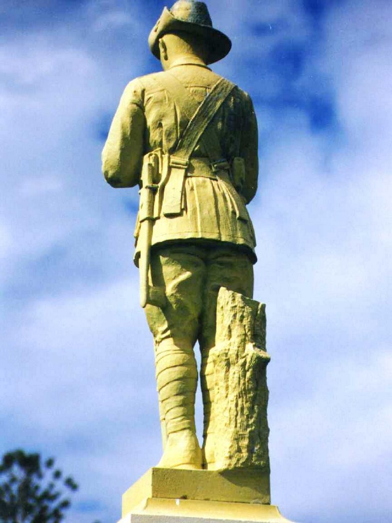 Port Douglas War Memorial (Digger)