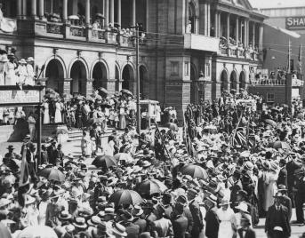 Old photograph of a large crowd of people gathered in Brisbane.